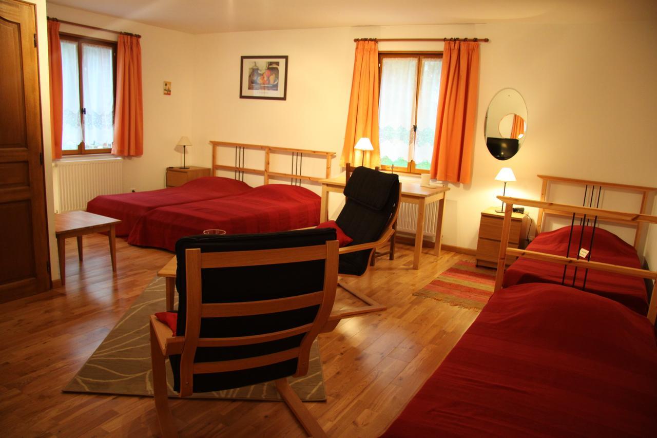 Les Charmilles De Mormal Hotel